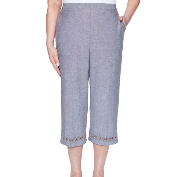 Alfred Dunner Bella Vista Chambray Classic Fit Capris - Picture 1 of 8